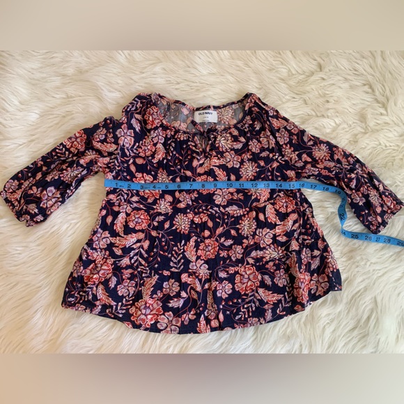 Girls old navy blouse - Picture 3 of 7